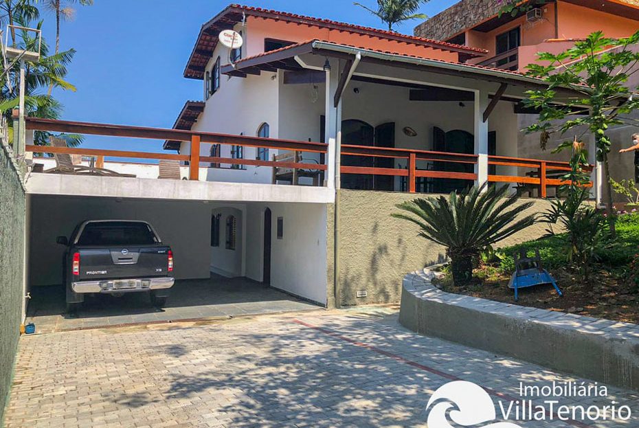 Casa 4 dormitórios à venda na Praia da Enseada em Ubatuba-SP