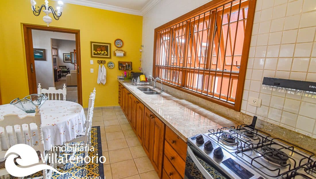 CASA PARA VENDER NA PRAIA DA ENSEADA EM UBATUBA