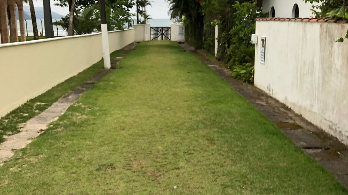 CASA PARA VENDER NA PRAIA DA ENSEADA EM UBATUBA