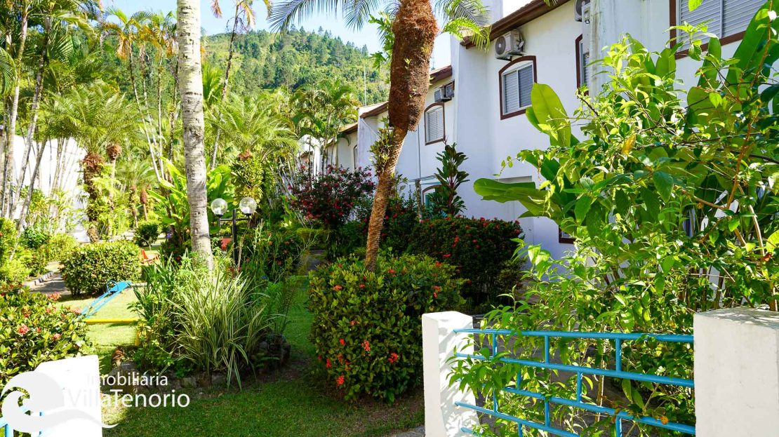 Fachadas e Jardim - Casa a Venda - condominio fechado - Praia das Toninhas - Ubatuba - Imobiliaria Villa Tenorio-7