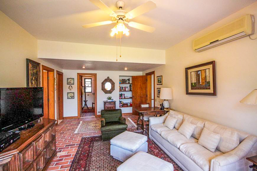 Living - Casa Frente Mar a venda em Ubatuba - Imobiliaria Villa Tenorio-5