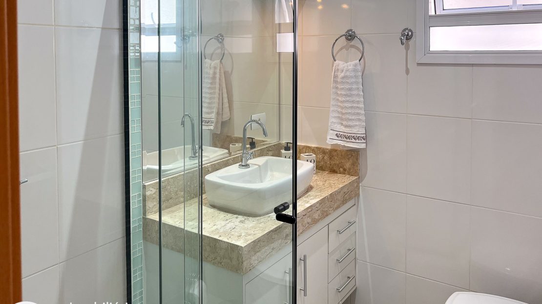 Banheiro 3_Cobertura venda Praia do Itagua_3 suites_Imobiliaria Villa Tenorio-16